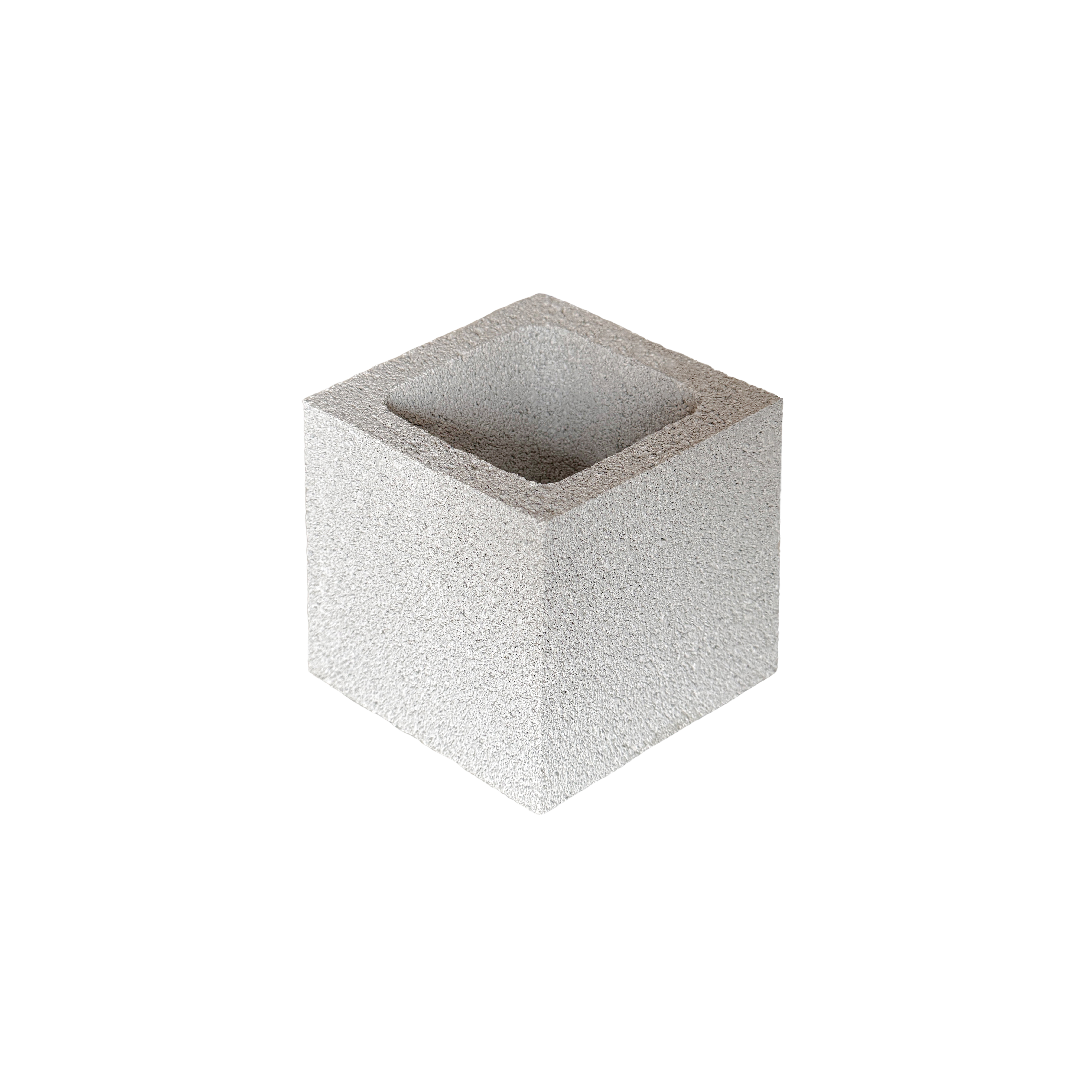 Жолақты леггинстердегі жалаңаш қыздар Еркесі жұмыста болған кезде әйелді көршісі сиқытады.